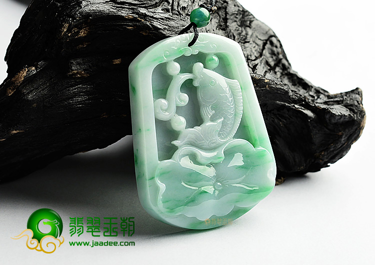 糯冰种飘翠年年有余挂件
