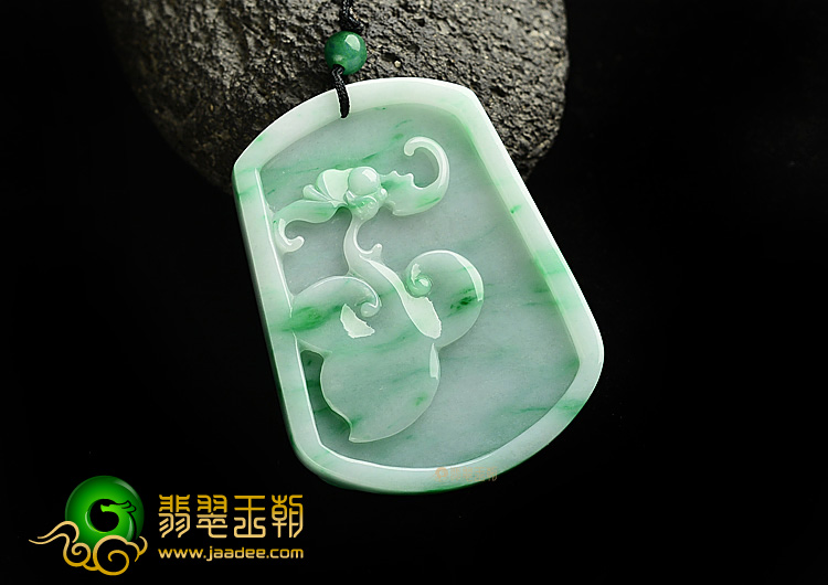 糯冰种飘翠年年有余挂件