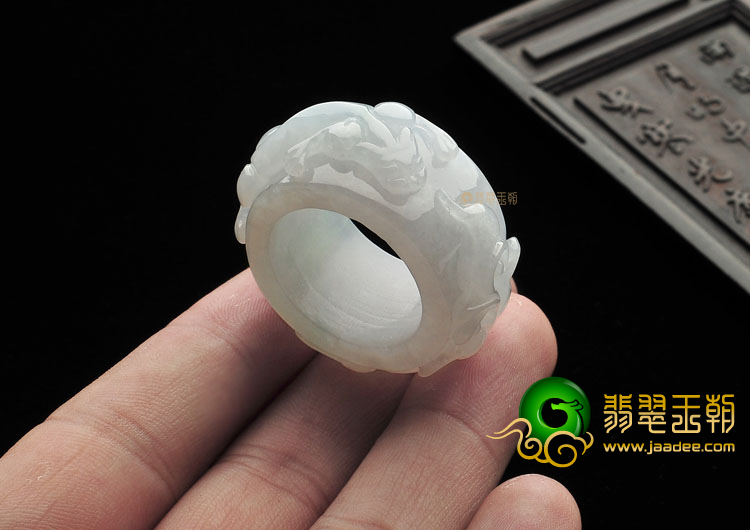 糯冰种淡晴水螭龙扳指
