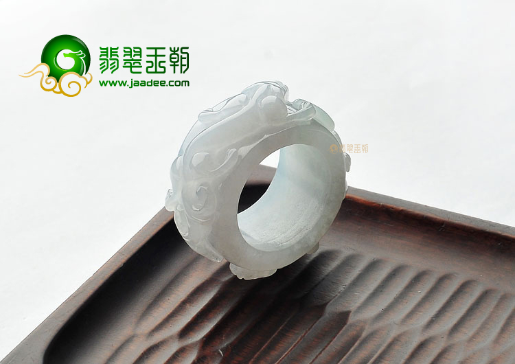糯冰种淡晴水螭龙扳指