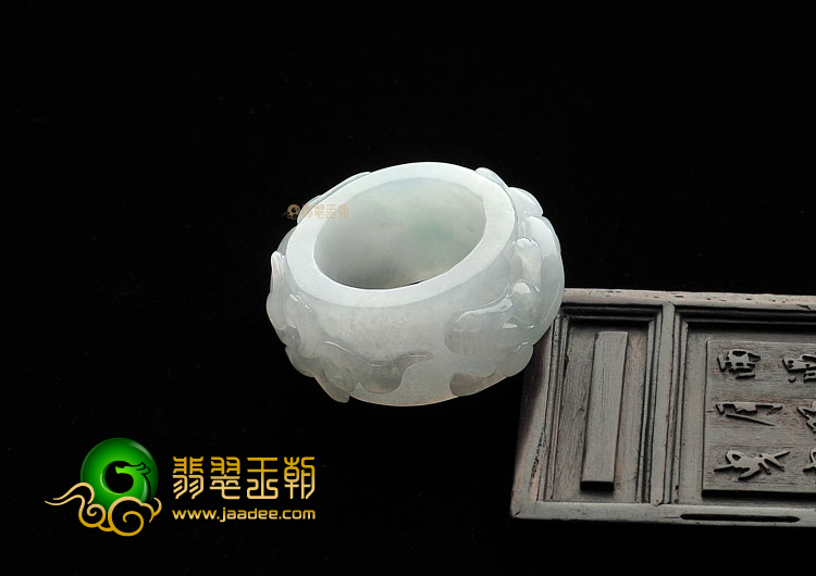 糯冰种淡晴水螭龙扳指