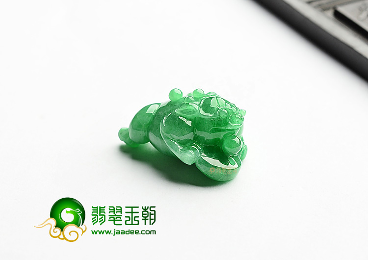 糯冰种翠色貔貅、金蟾(一对)