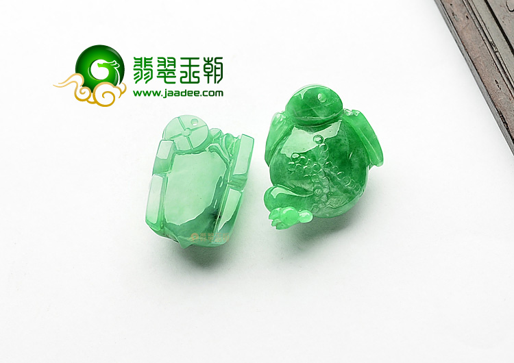 糯冰种翠色貔貅、金蟾(一对)
