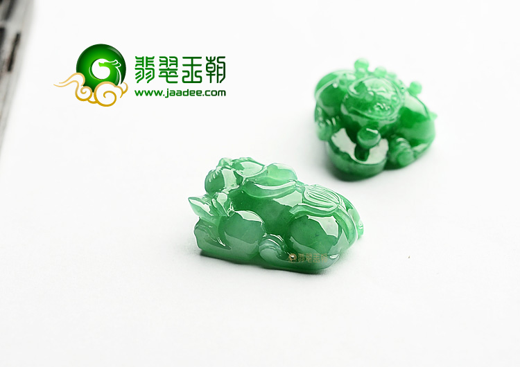 糯冰种翠色貔貅、金蟾(一对)