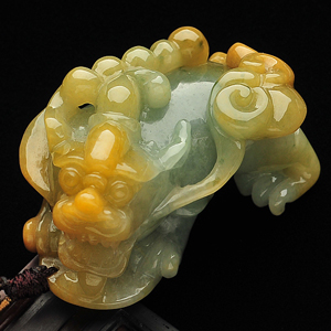 糯冰种褐黄翡貔貅手玩件