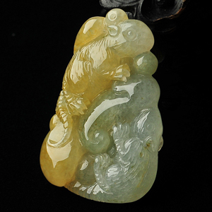 糯冰种黄翡玉鼠挂件