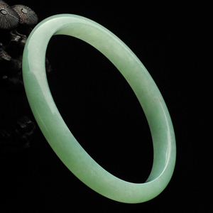 糯冰种豆色贵妃镯（54mm-47.4mm）