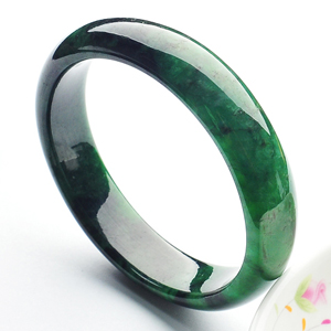 (超值推荐)糯冰种廯加绿手镯(57mm)