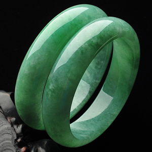 (超值推荐)糯冰种豆绿手镯(58mm-59.2mm)(一对)