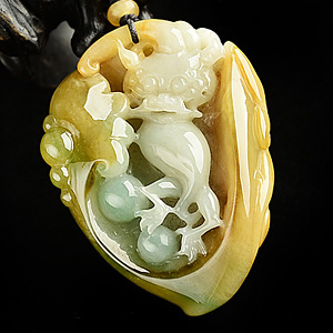 糯冰种淡三彩如意寿挂件