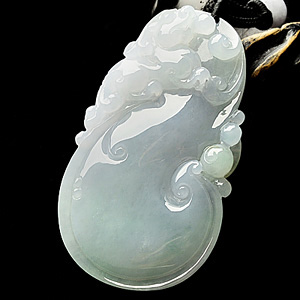 糯冰种淡春带彩貔貅如意挂件