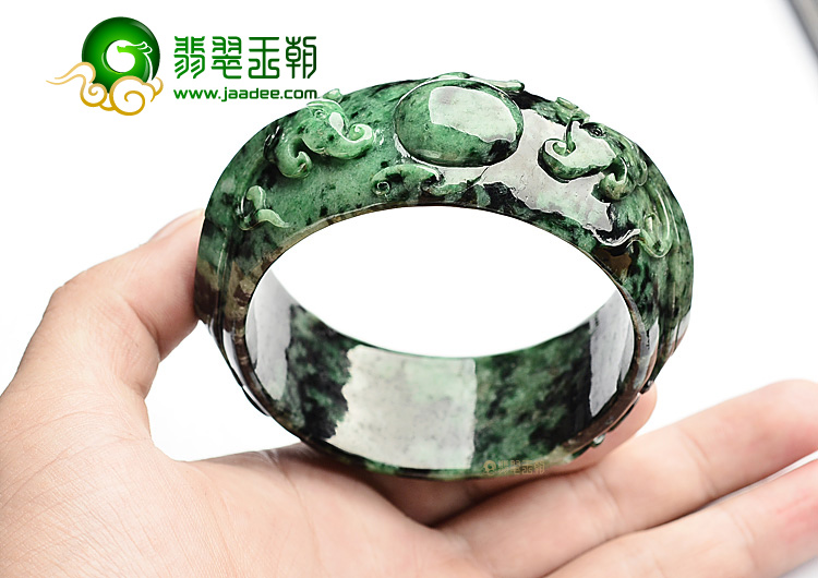 糯冰种廯加绿仿古双龙戏珠雕花镯(61.3mm)