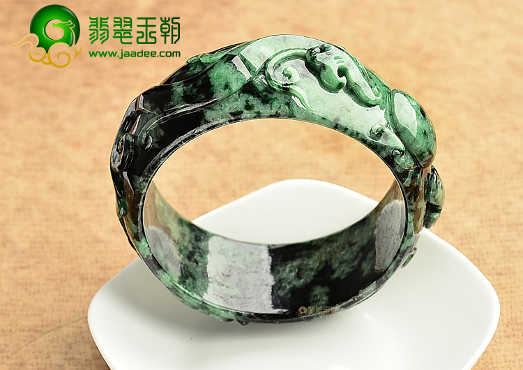 糯冰种廯加绿仿古双龙戏珠雕花镯(61.3mm)