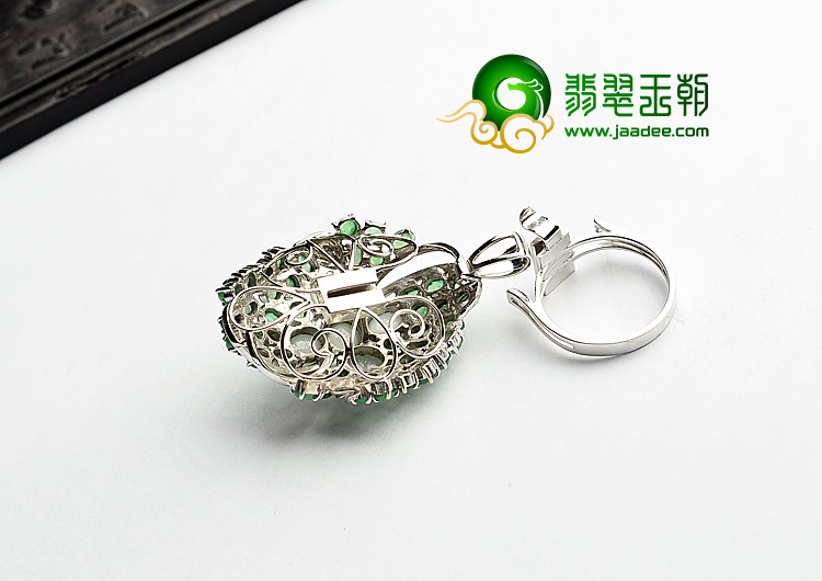 冰玻种翠色镶白金花型戒指/胸坠(两用)