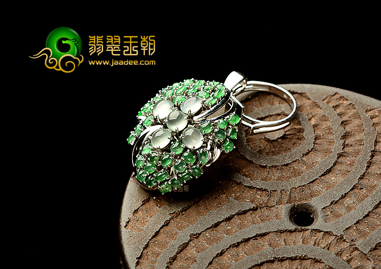 冰玻种翠色镶白金花型戒指/胸坠(两用)