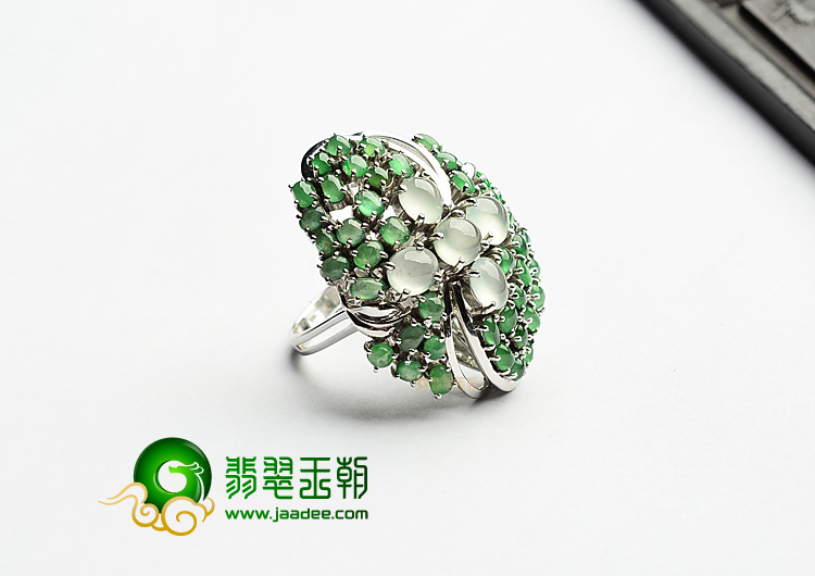 冰玻种翠色镶白金花型戒指/胸坠(两用)