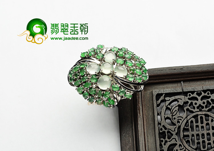 冰玻种翠色镶白金花型戒指/胸坠(两用)