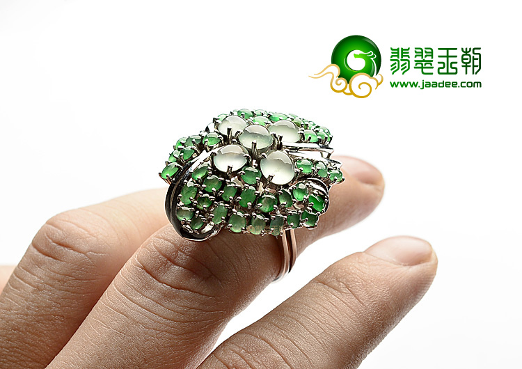 冰玻种翠色镶白金花型戒指/胸坠(两用)