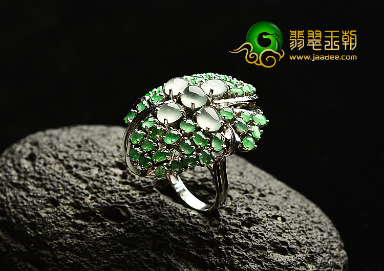 冰玻种翠色镶白金花型戒指/胸坠(两用)