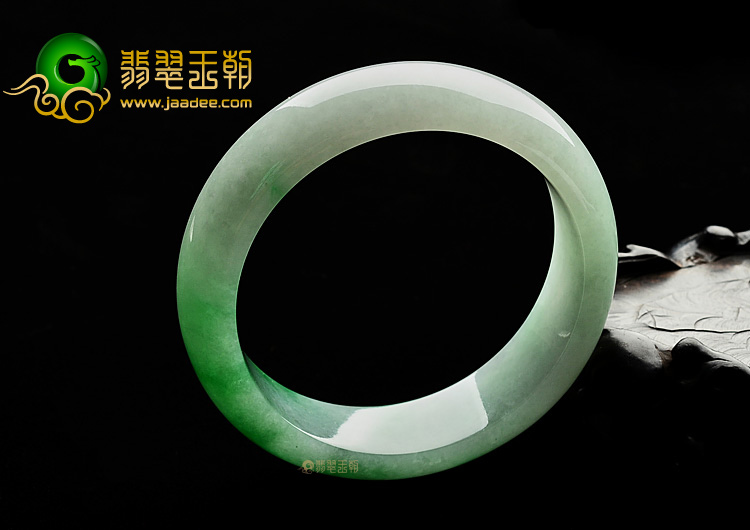 (超值推荐)糯冰种阳绿手镯(57.1mm)