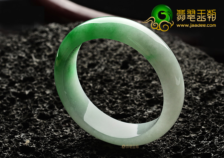 (超值推荐)糯冰种阳绿手镯(57.1mm)