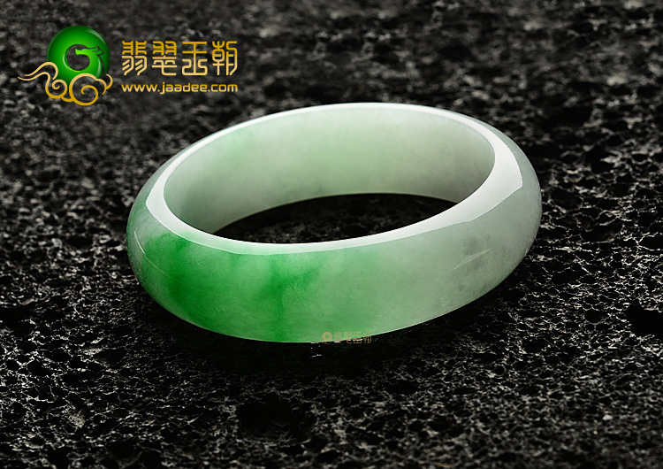(超值推荐)糯冰种阳绿手镯(57.1mm)