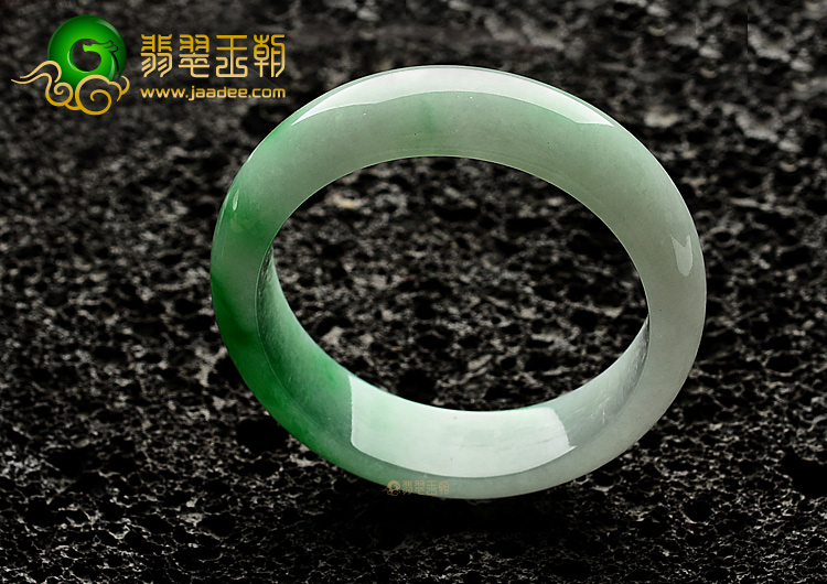 (超值推荐)糯冰种阳绿手镯(57.1mm)