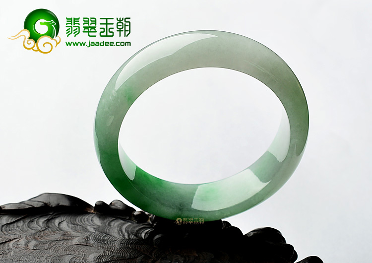 (超值推荐)糯冰种阳绿手镯(57.1mm)