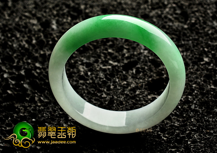 (超值推荐)糯冰种阳绿手镯(57.5mm)