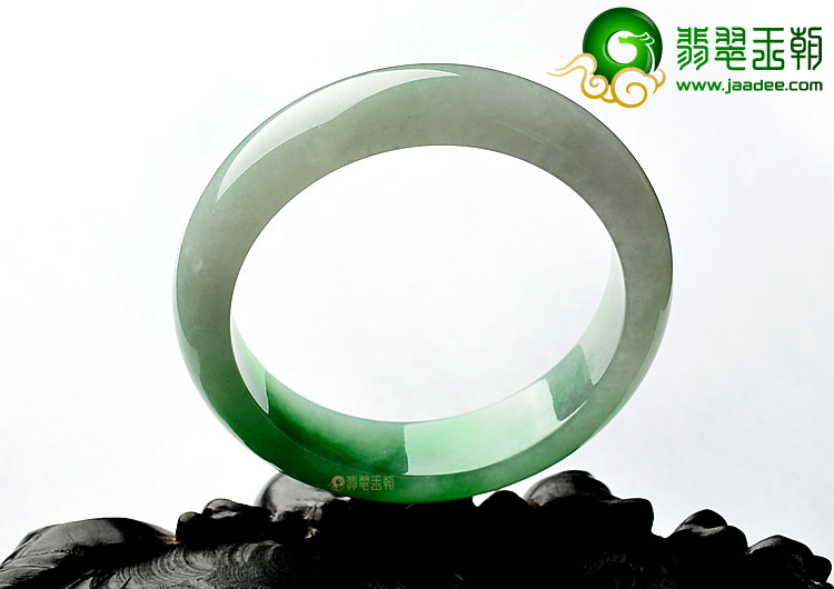 (超值推荐)糯冰种阳绿手镯(57.5mm)