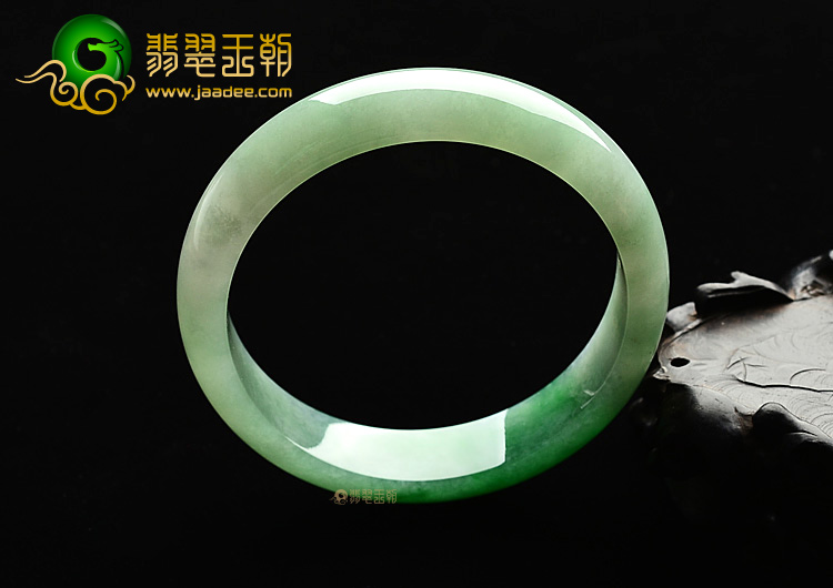 (超值推荐)糯冰种阳绿手镯(57.7mm)