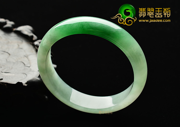 (超值推荐)糯冰种阳绿手镯(57.7mm)