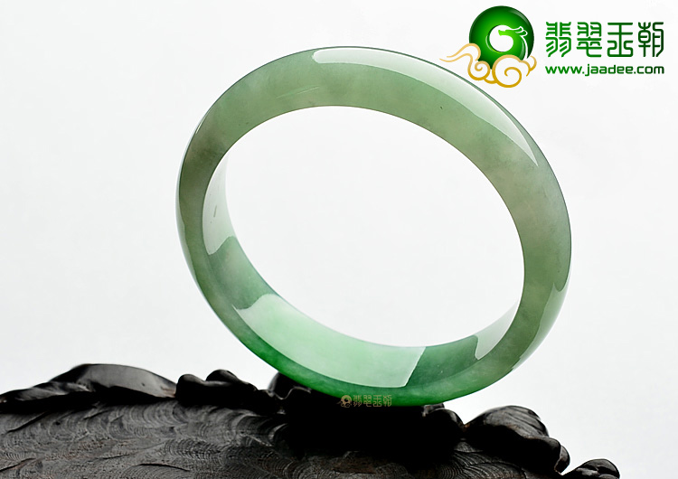 (超值推荐)糯冰种阳绿手镯(57.7mm)