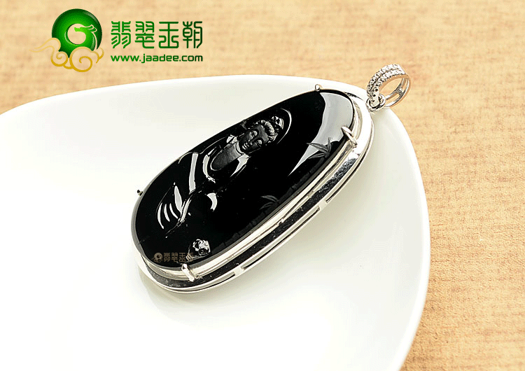 玻璃种墨翠镶白金观音挂件