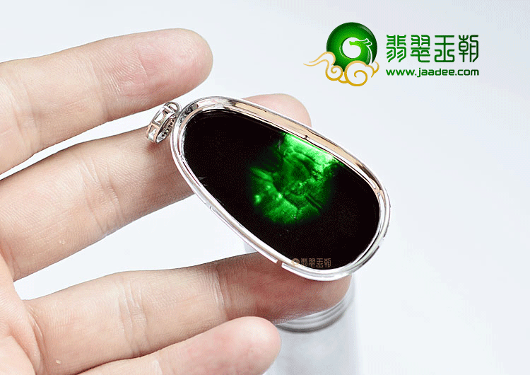 玻璃种墨翠镶白金观音挂件