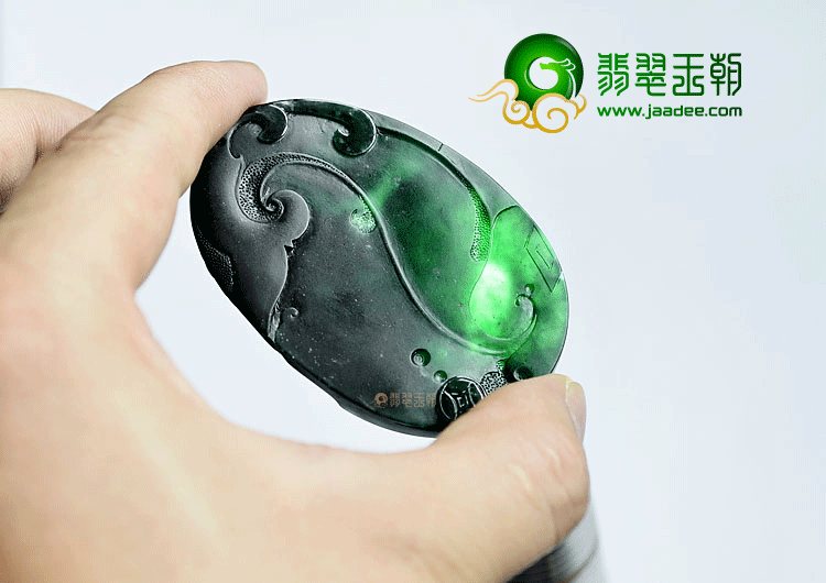 玻璃种墨翠马牌挂件