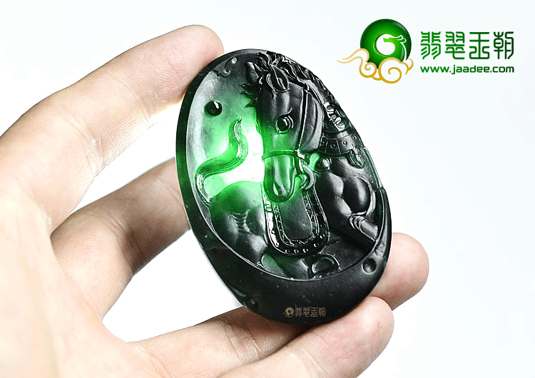 玻璃种墨翠马牌挂件