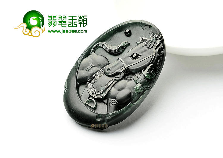 玻璃种墨翠马牌挂件