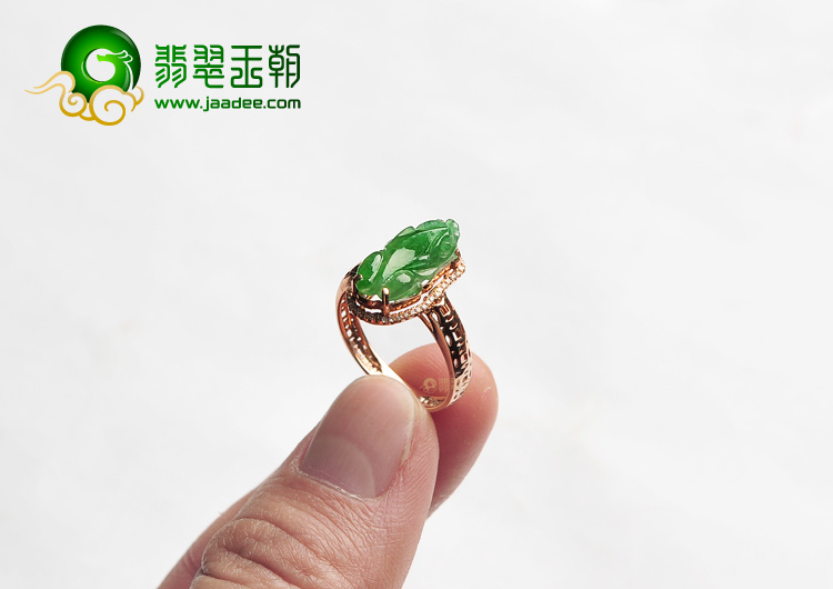 糯冰种翠色镶玫瑰金貔貅戒指(真钻)