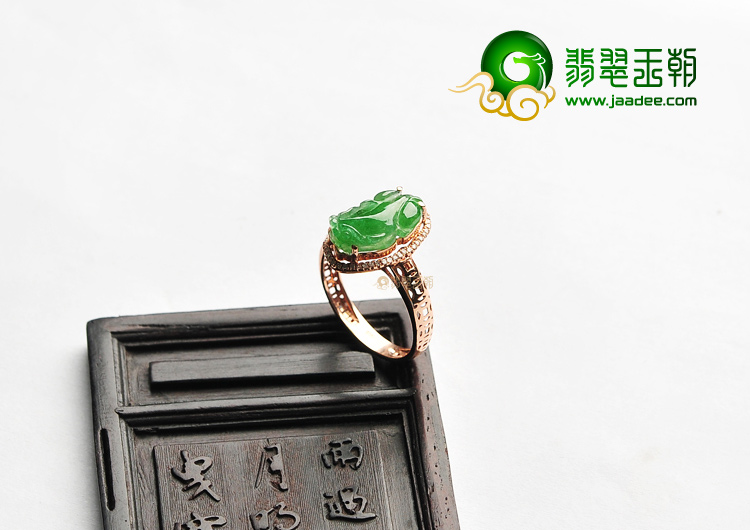 糯冰种翠色镶玫瑰金貔貅戒指(真钻)