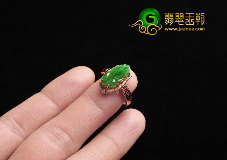 糯冰种翠色镶玫瑰金貔貅戒指(真钻)