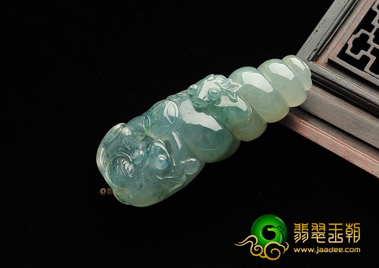 糯冰种飘蓝花海螺挂件