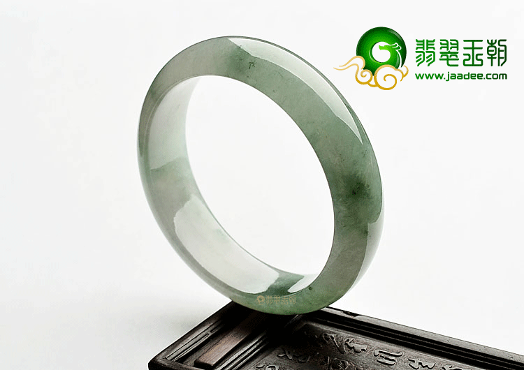 糯冰种略飘花手镯(57.6mm)