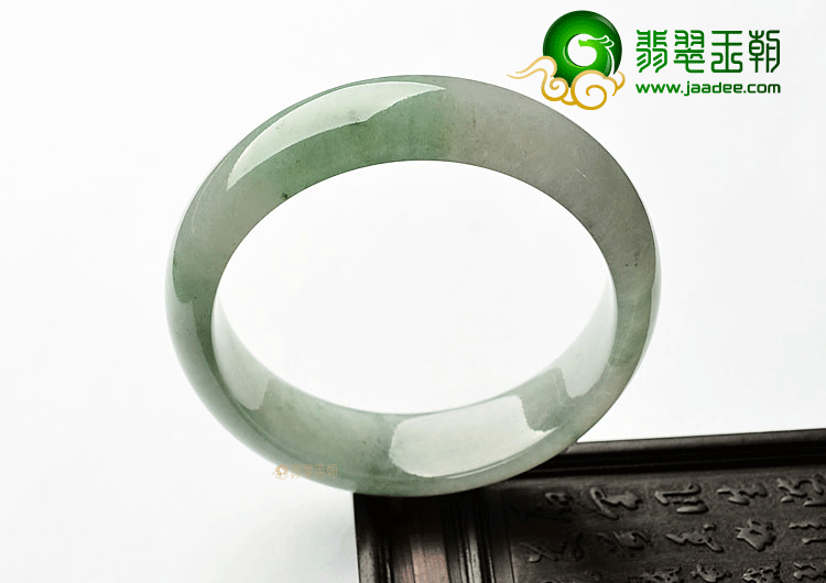 糯冰种略飘花手镯(57.6mm)
