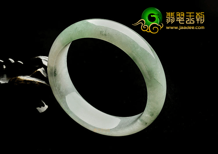 糯冰种略飘花手镯(57.6mm)