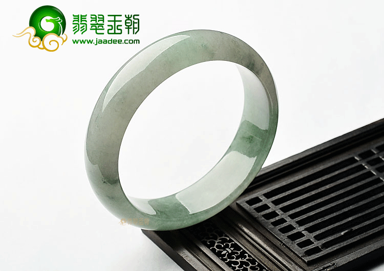 糯冰种略飘花手镯(57.6mm)