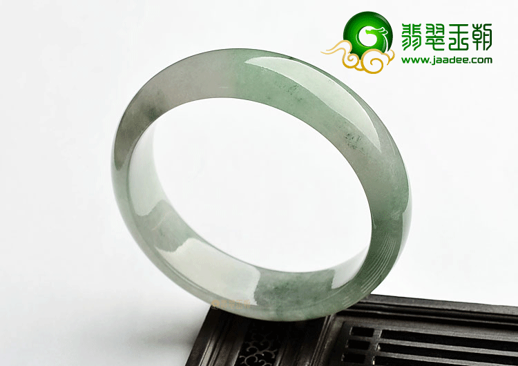 糯冰种略飘花手镯(57.6mm)