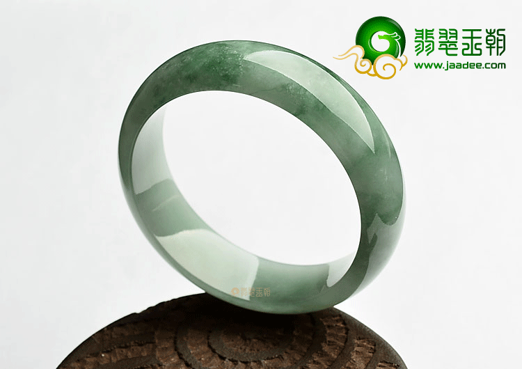 糯冰种略飘花手镯(57.3mm)