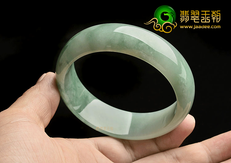 糯冰种略飘花手镯(57.3mm)