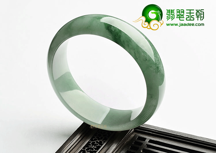 糯冰种略飘花手镯(57.3mm)